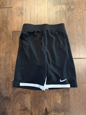 Large Nike Athletic Basketball Shorts